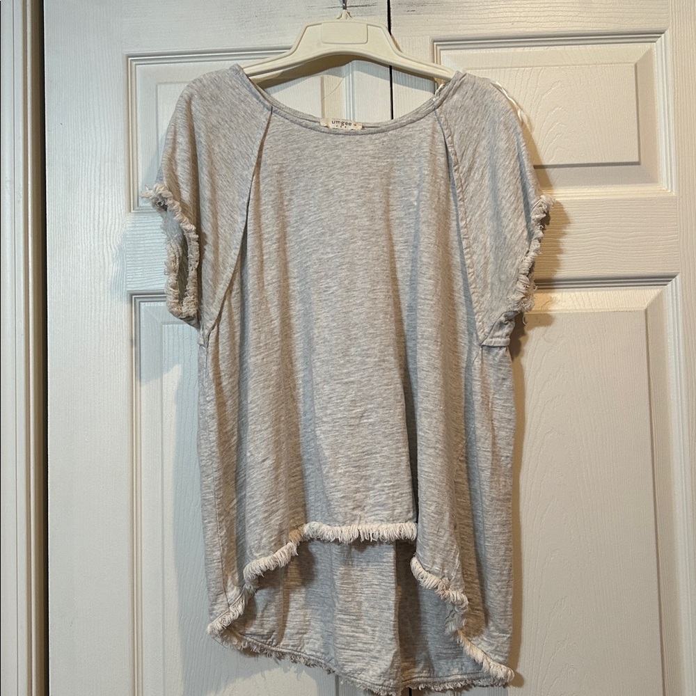 Umgee Light Gray Frayed Hem Short Sleeve Top